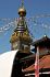 Der Pavillon vereint buddhistische (runde Stupa mit Buddhas Augen) und eckige hinduistische Elemente